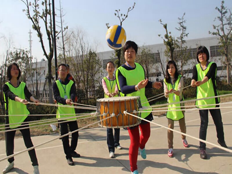 騰沖戶(hù)外拓展 青少年戶(hù)外拓展活動(dòng)培訓(xùn)項(xiàng)目  擊鼓顛球