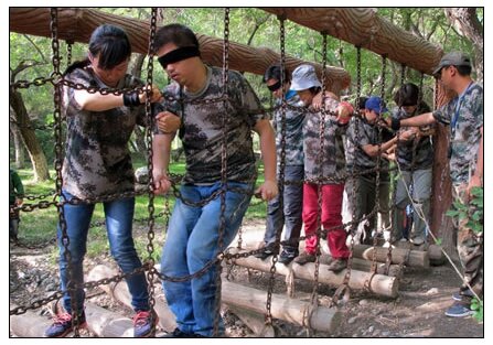 騰沖戶外經(jīng)典團(tuán)隊(duì)徒步拓展訓(xùn)練項(xiàng)目《風(fēng)雨人生路》