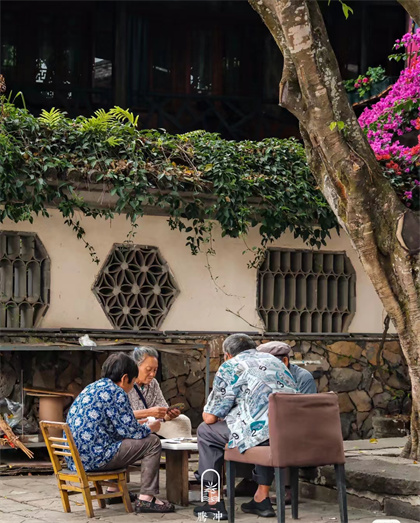 這座沒游客的邊陲小鎮(zhèn)，才是國內(nèi)避暑好去處