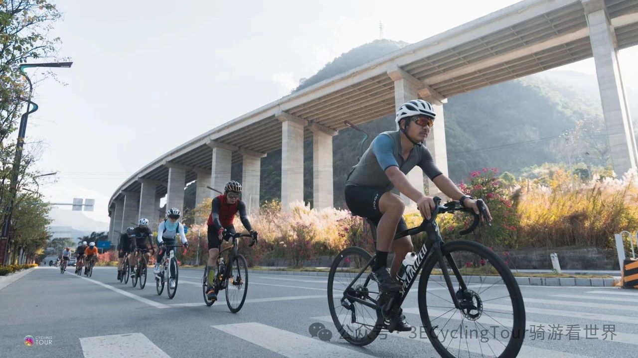 騰沖旅游路線：在騰沖最美季節(jié)，赴一場騎行之約！賞銀杏、泡溫泉、享美食