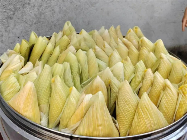 云南旅游,云南旅行社,云南團(tuán)建公司,云南策劃公司,云南會(huì)議會(huì)展,云南策劃執(zhí)行,騰沖旅游,騰沖旅行社,騰沖團(tuán)建公司,騰沖策劃公司,騰沖會(huì)議會(huì)展：舌尖上的騰沖丨荷花玉米粑粑，一個(gè)字“鮮”！